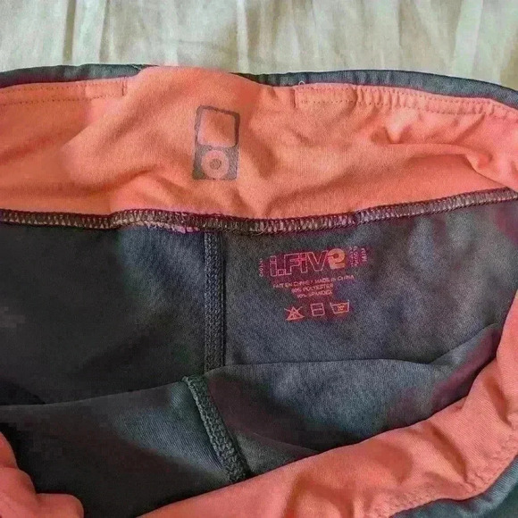 I.Fiv5, 3/4 leggings, with pocket,  grey, size Medium - Picture 7 of 8